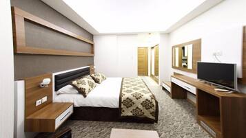 Minibar, free WiFi, bed sheets