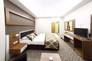 Minibar, wifi gratis y ropa de cama