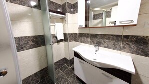 Standard Double Room, 1 Bedroom | Bathroom | Shower, free toiletries, hair dryer, slippers - Grand Ari Hotel (Afyonkarahisar)