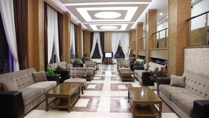 Lobby sitting area - Grand Ari Hotel (Afyonkarahisar)
