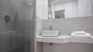 Classic Triple Room, Non Smoking, Balcony | Bathroom | Shower, free toiletries, hair dryer, bidet
