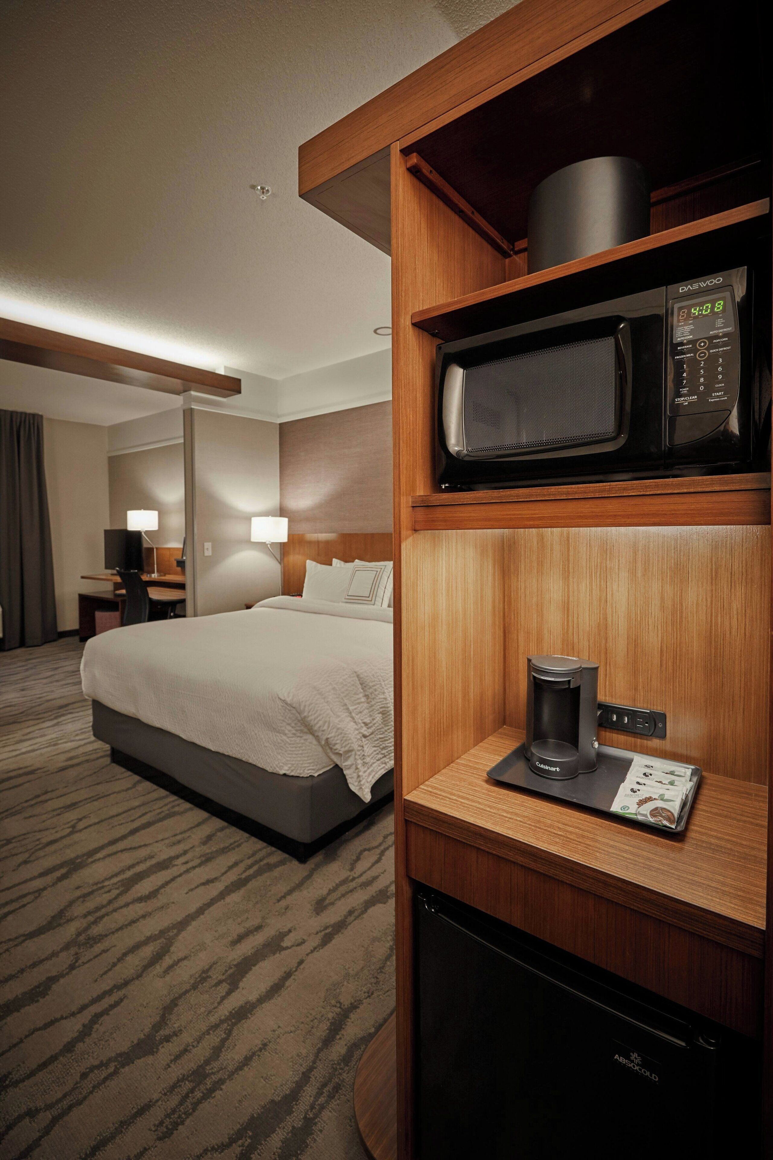 executive suite, 1 king bed | in-room safe, desk, laptop workspace, blackout curtains