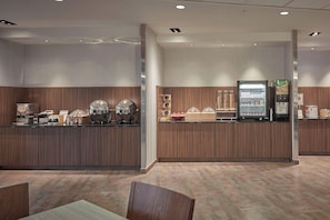 Free daily buffet breakfast - Fairfield Inn & Suites by Marriott Grand Mound Centralia (Rochester)