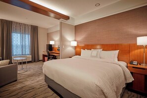 In-room safe, desk, laptop workspace, blackout drapes - Fairfield Inn & Suites by Marriott Grand Mound Centralia (Rochester)