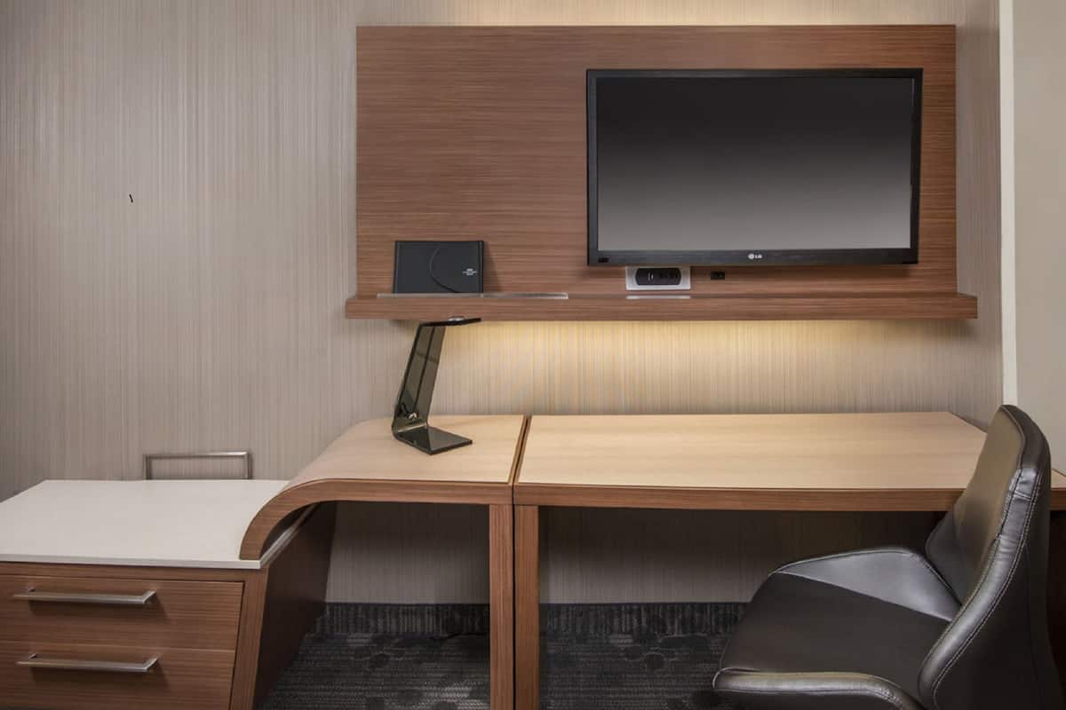 Camas con pillow-top, caja de seguridad en la habitación y escritorio