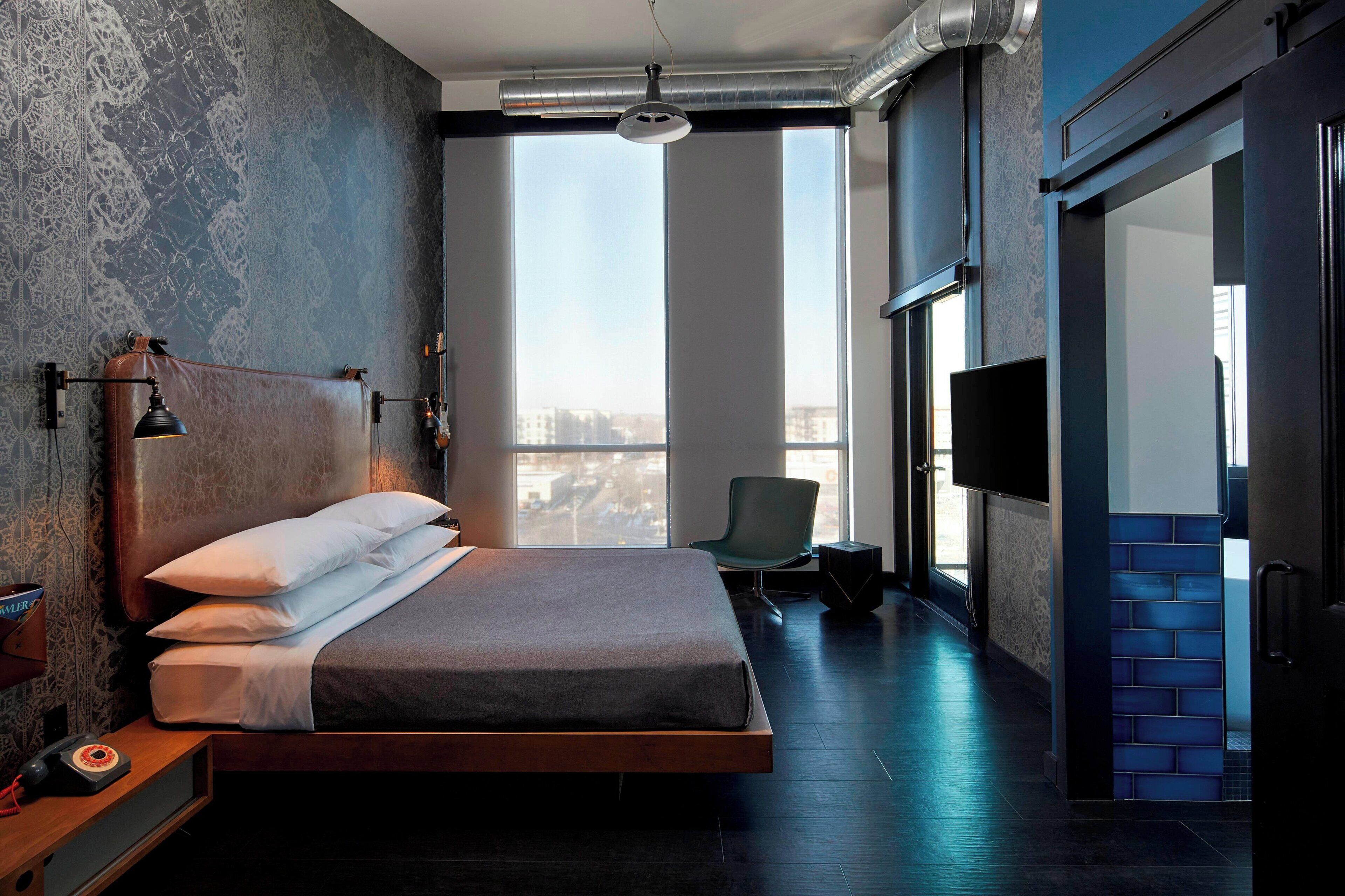 desk, blackout curtains, soundproofing, free wifi