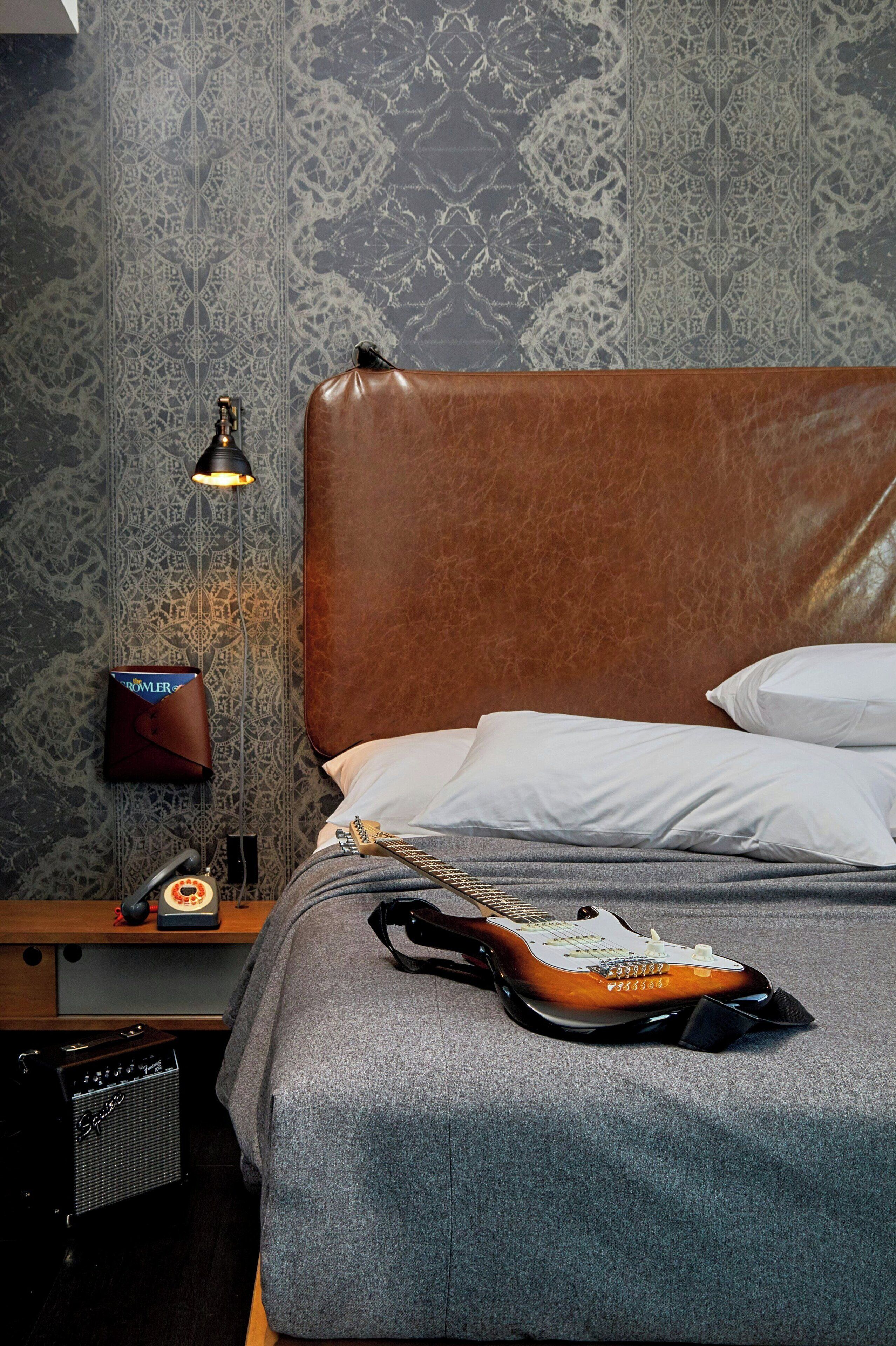 desk, blackout curtains, soundproofing, free wifi