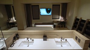 Articles de toilette gratuits, sèche-cheveux, serviettes fournies