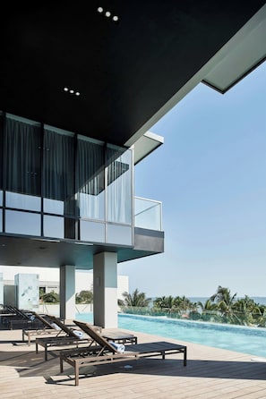 室内游泳池,室外游泳池