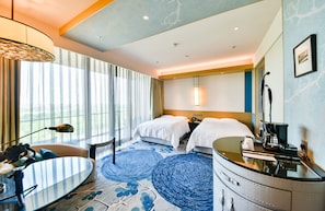 Room, 2 Double Beds, Balcony, Lake View (Balcony)