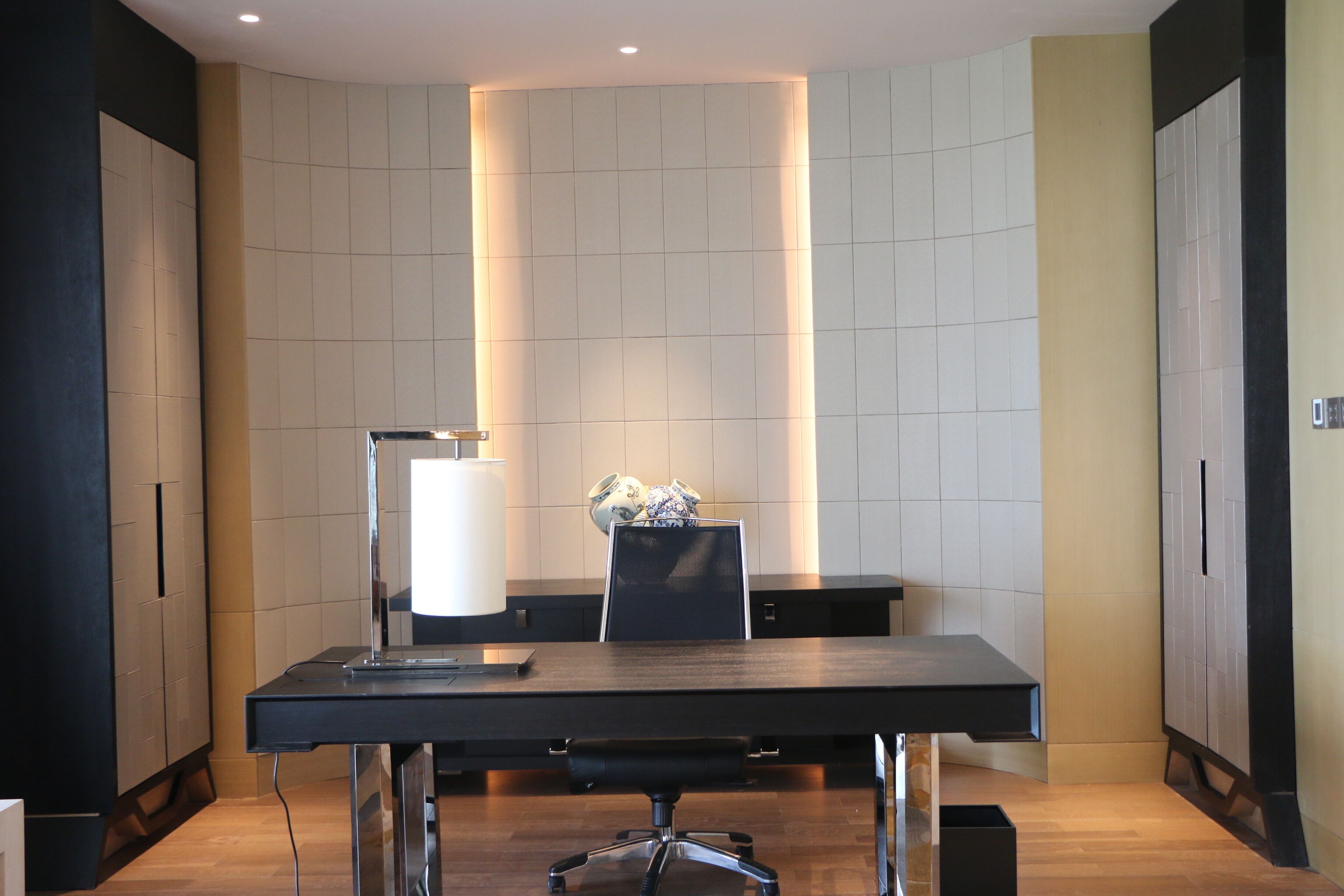 suite, 1 bedroom, lake view | living area | 49-inch lcd tv with cable channels, tv, ipod dock