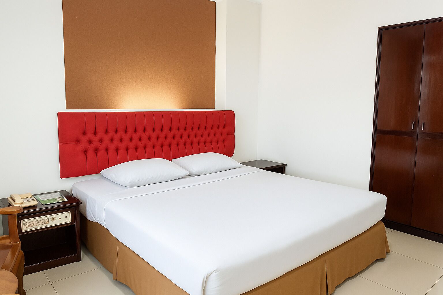 Chambre Deluxe Double ou avec lits jumeaux | Bureau, rideaux occultants, Wi-Fi gratuit, draps fournis