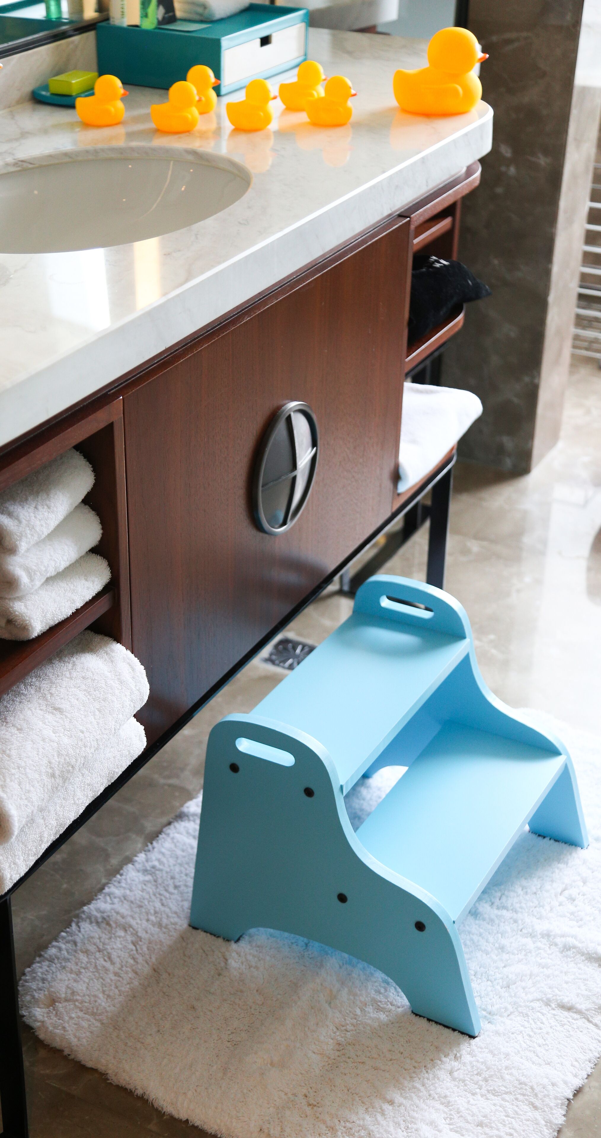 room, 1 king bed, river view | 1 bedroom, premium bedding, in-room safe, desk