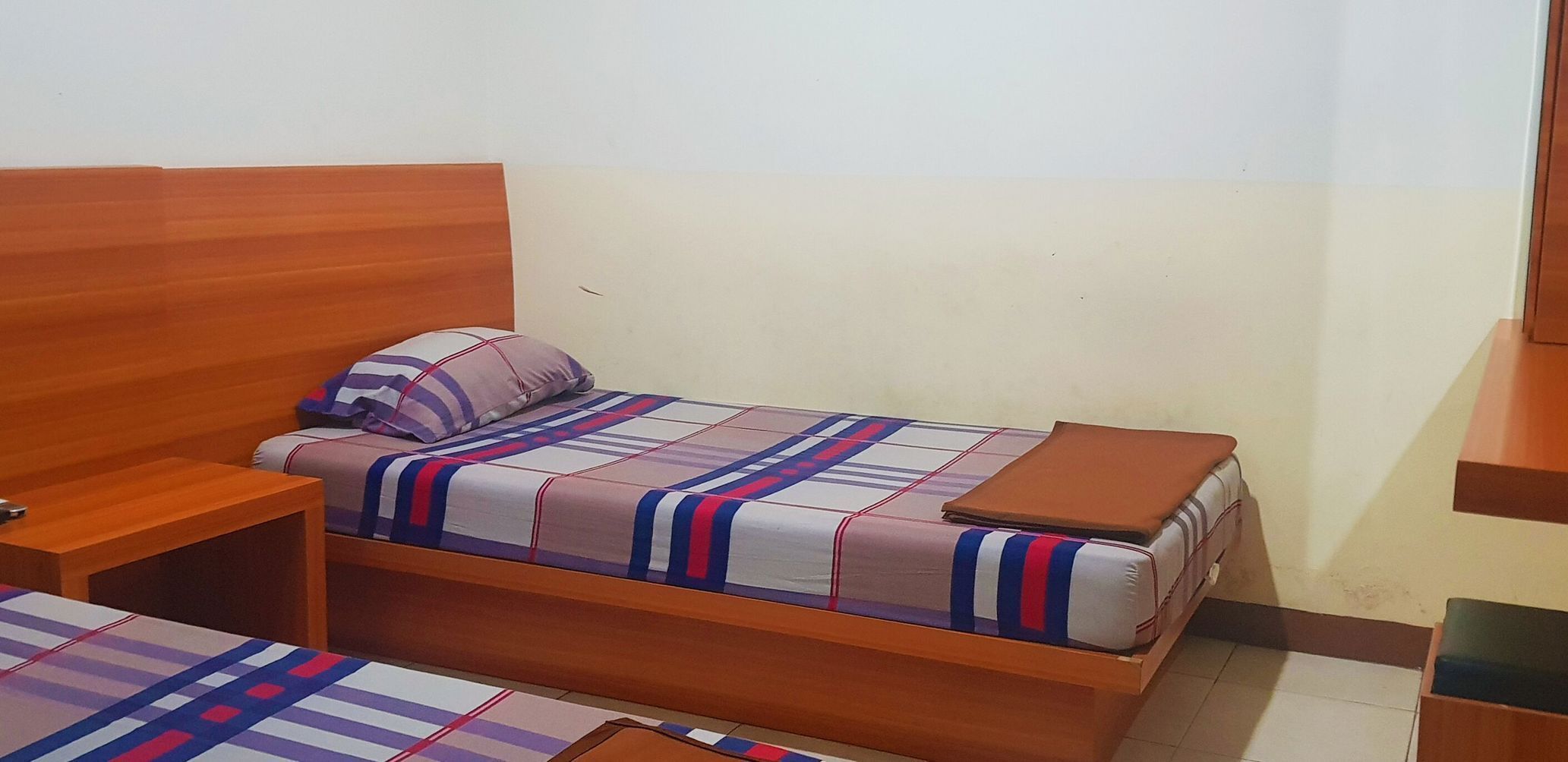 Individually furnished, desk, laptop workspace, free WiFi