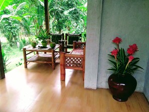 Hus, 2 soverom, hageutsikt (Samboan) | Terrasse/patio