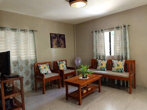 Samboan House, 2 Bedrooms  | Living area - Banaba Tree House (Samboan)
