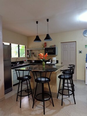 Kühlschrank, Hochstuhl