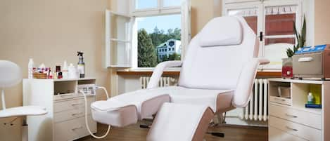 Massage/treatment rooms, manicures and pedicures