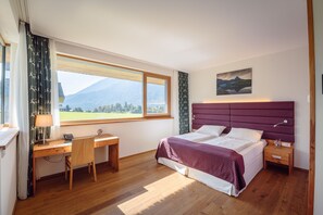 Junior Suite, Balcony (Narzissenbluete) | Premium bedding, minibar, in-room safe, desk