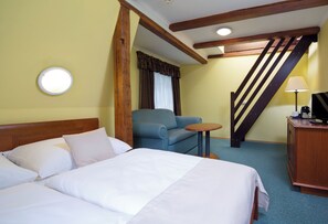 Peti besi dalam bilik, meja, langsir/tirai gelap terus, Wi-fi percuma 