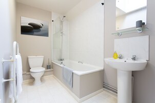 Apartment, 2 Bedrooms (No. 8, First Floor) | Bathroom | Combined shower/tub, free toiletries, hair dryer, towels