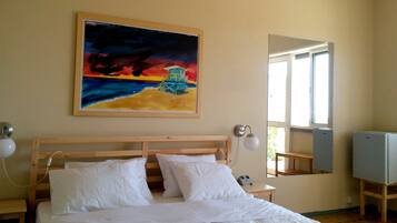 Free WiFi, bed sheets