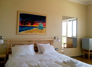 Free WiFi, bed sheets