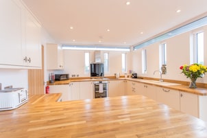 行政公寓, 3 间卧室 | 私人厨房 | 大冰箱、微波炉、烤箱、炉灶