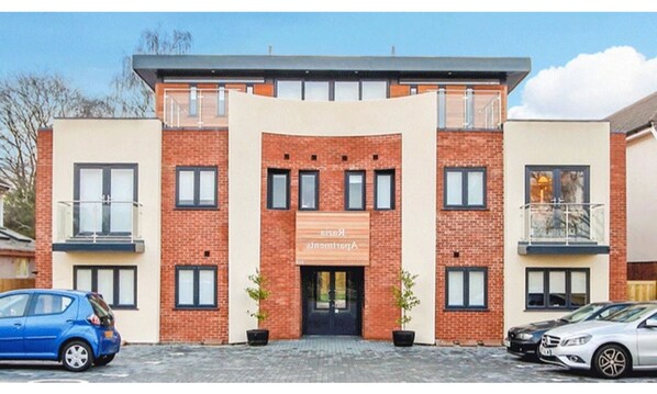 Front of property - Razia Apartments (Oxford)