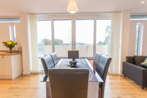 Executive Apartment, 3 Bedrooms | In-room dining