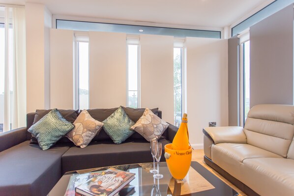 Executive Apartment, 3 Bedrooms | Living area