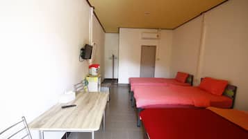 Family Room, Non Smoking, Resort View | Desk, free WiFi, bed sheets