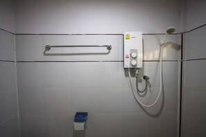 Bungalow – superior, 1 dobbeltseng, ikke-røyk, resort-utsikt | Dusj på badet