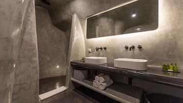 Luxury-Villa, 1 Schlafzimmer, Meerblick | Badezimmer | Dusche, Regendusche, Designer-Toilettenartikel, Haartrockner