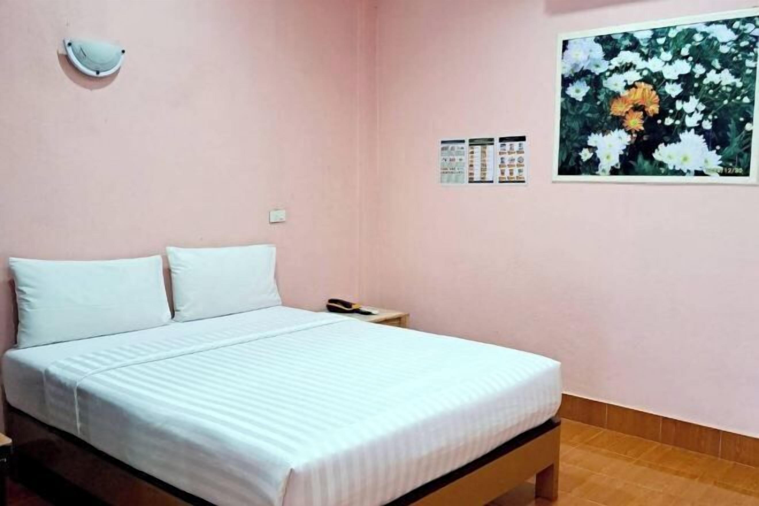 Desk, blackout curtains, free WiFi, bed sheets