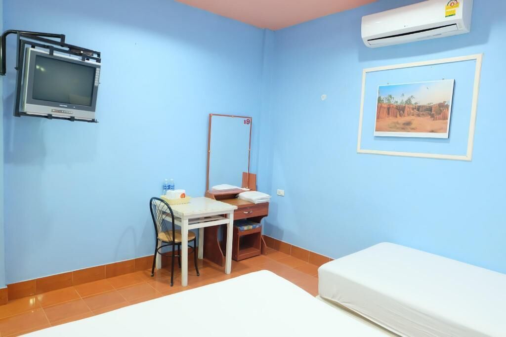 Desk, blackout curtains, free WiFi, bed sheets