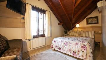 Quarto casal ou duplo | Frigobar, cofres nos quartos, escrivaninha, berços grátis