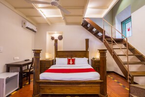 Appartement Duplex Familial, salle de bains commune, rez-de-chaussée | 1 chambre, minibar, coffres-forts dans les chambres, bureau