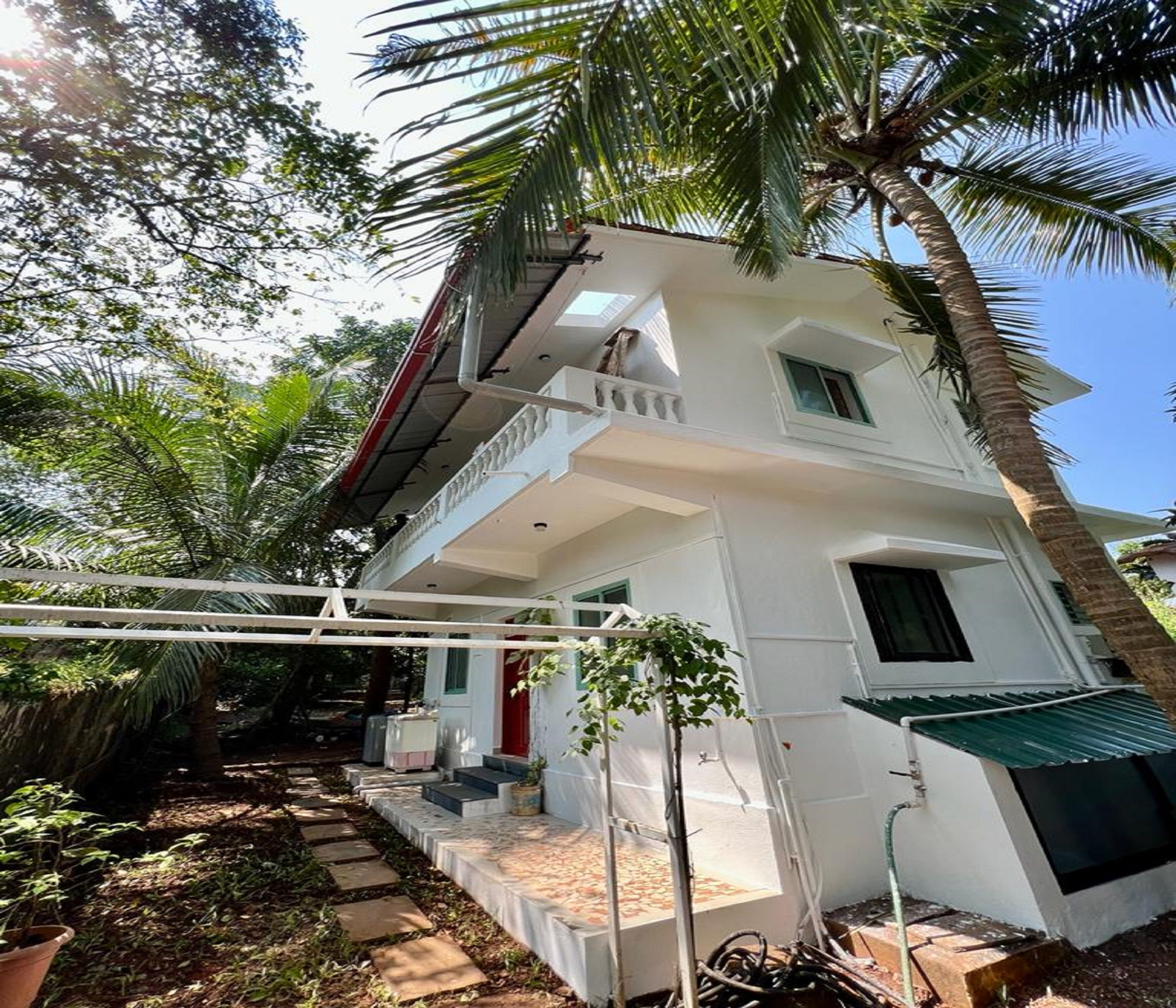 Frigobar, cofres nos quartos, escrivaninha