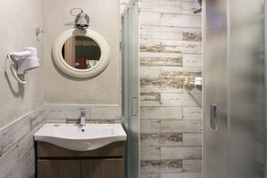 Comfort Double Room, Balcony (Kedros) | Bathroom sink