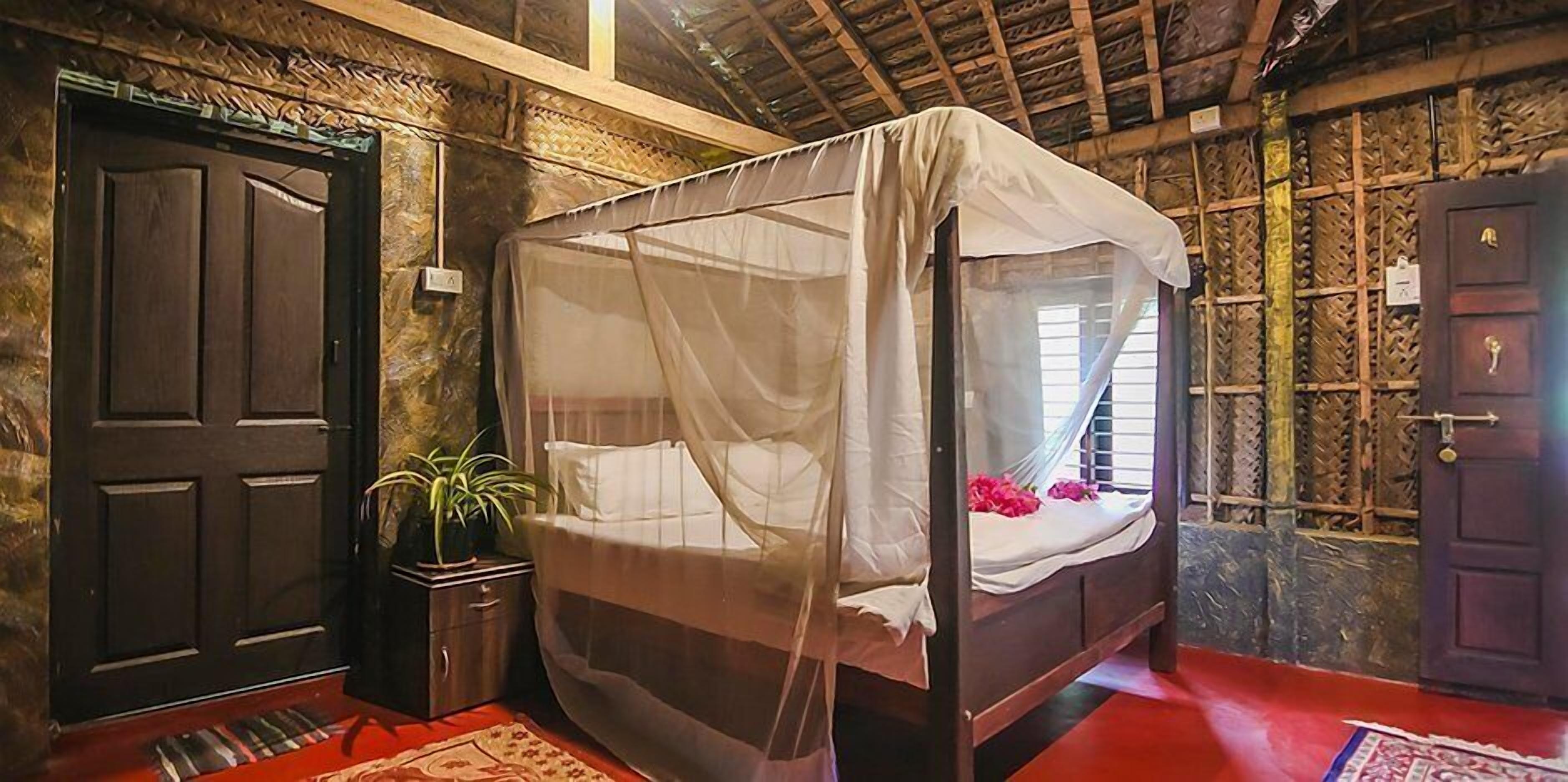 Standard-Doppelzimmer, 1 King-Bett | Zimmersafe, kostenloses WLAN, Bettwäsche