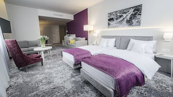 Minibar, in-room safe