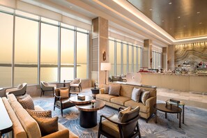 3 restaurants, breakfast, lunch, dinner served; Chinese cuisine