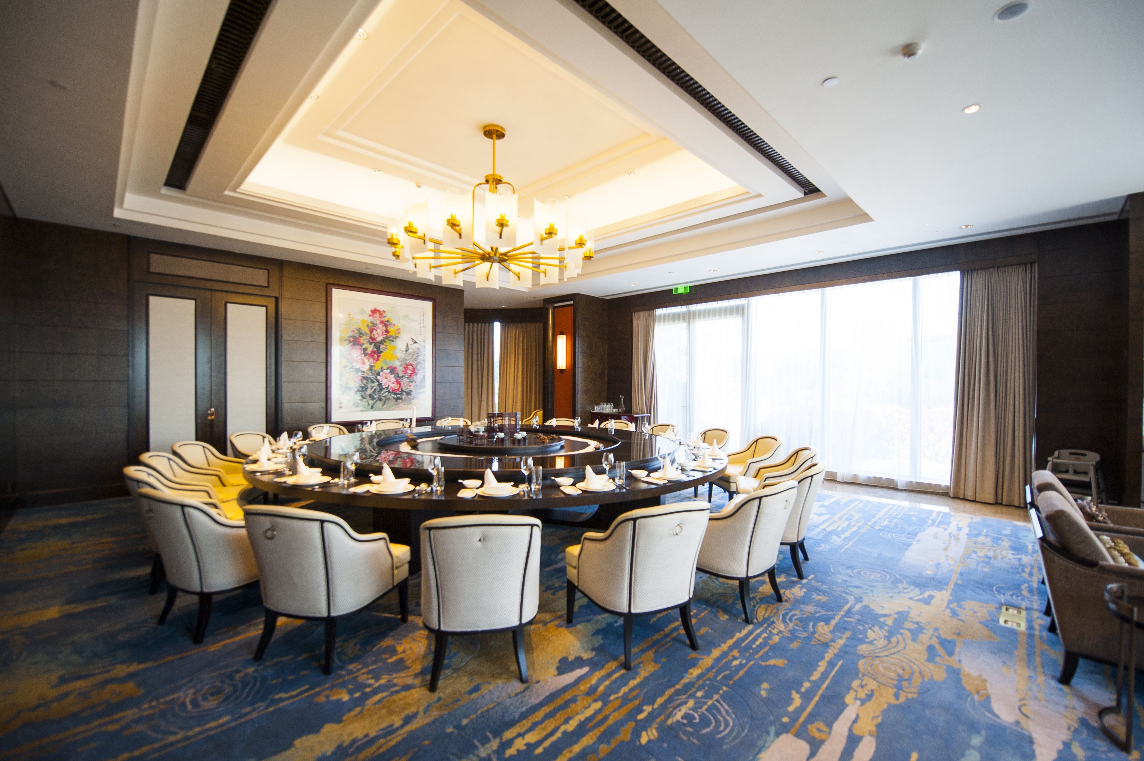 3 restaurants, breakfast, lunch, dinner served; chinese cuisine