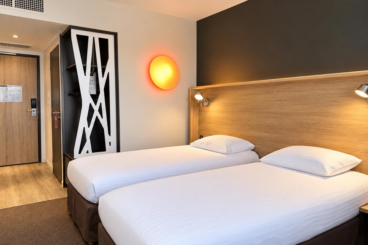 Standard Room, 2 Twin Beds | Premium bedding, desk, laptop workspace, soundproofing
