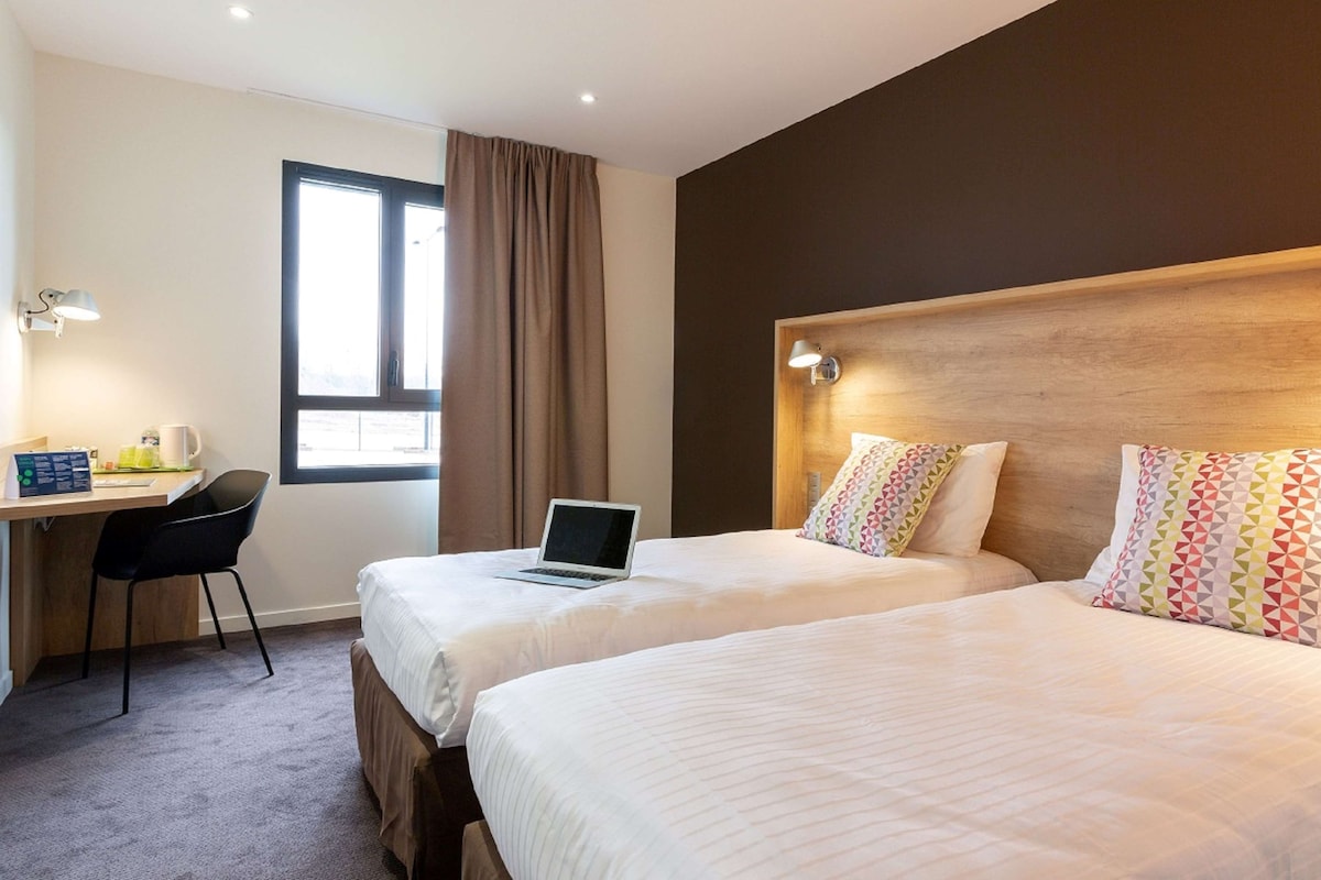 Standard Room, 2 Twin Beds | Premium bedding, desk, laptop workspace, soundproofing