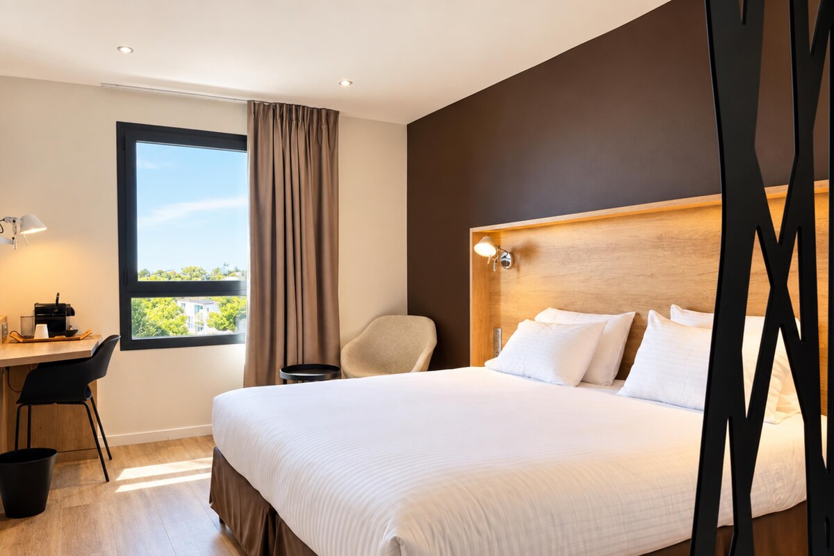 Superior Room, 1 Double Bed | Premium bedding, desk, laptop workspace, soundproofing