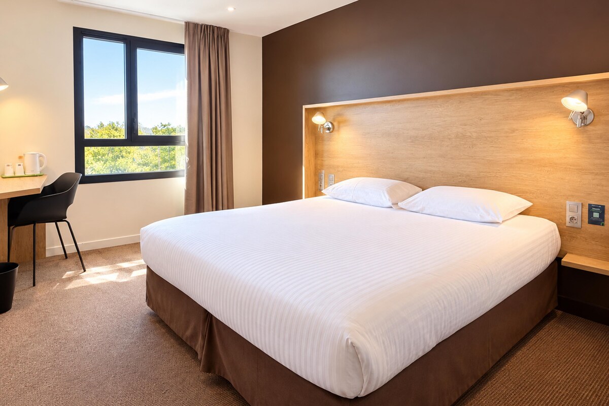 Standard Room, 1 Double Bed | Premium bedding, desk, laptop workspace, soundproofing