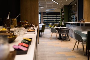 Interior - Hôtel Campanile Montpellier Centre St Roch (Montpellier)