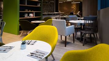 Frokostbuffé hver dag (EUR 15.00 per person)